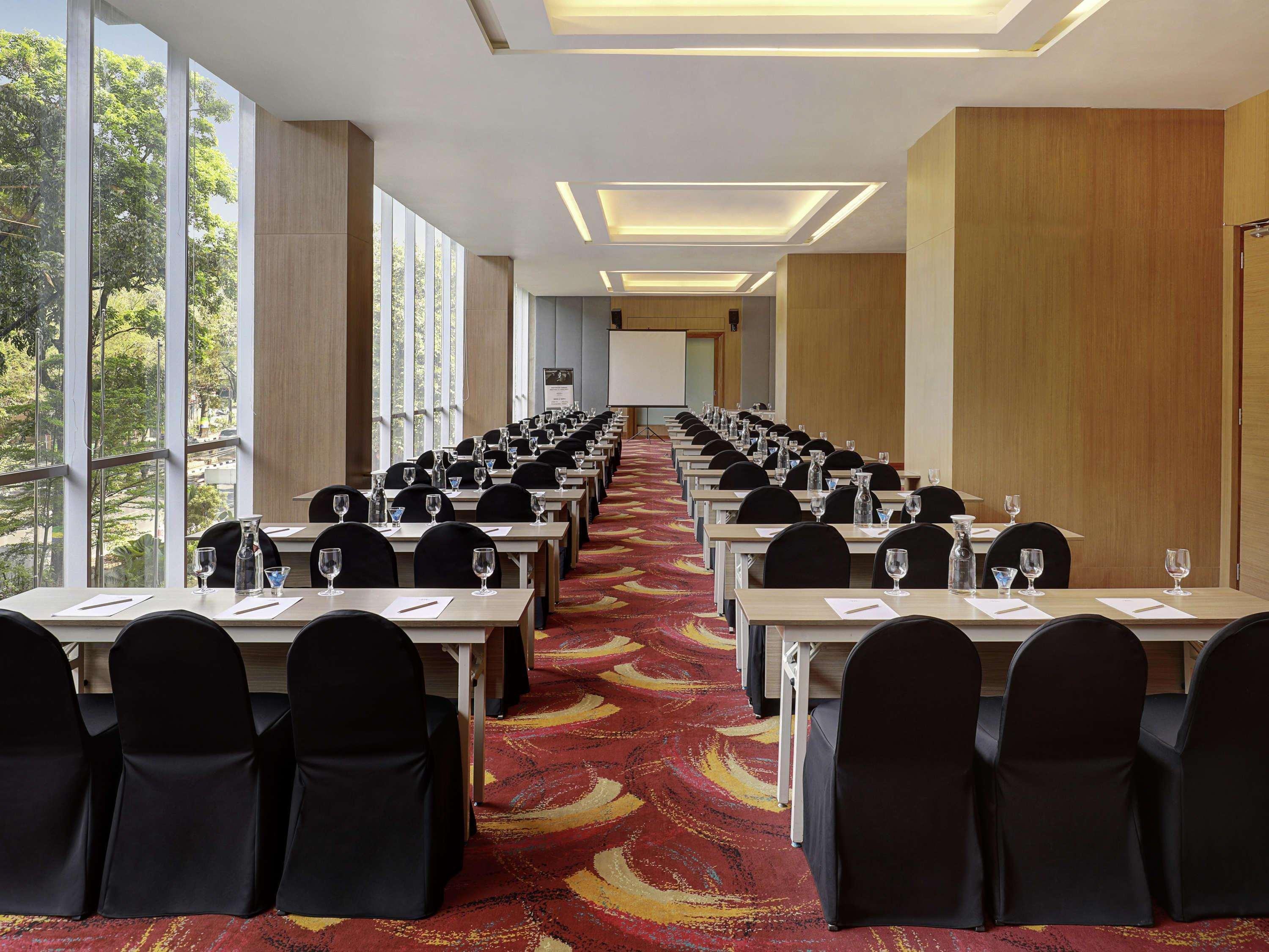 Mercure Bandung Nexa Supratman Εξωτερικό φωτογραφία