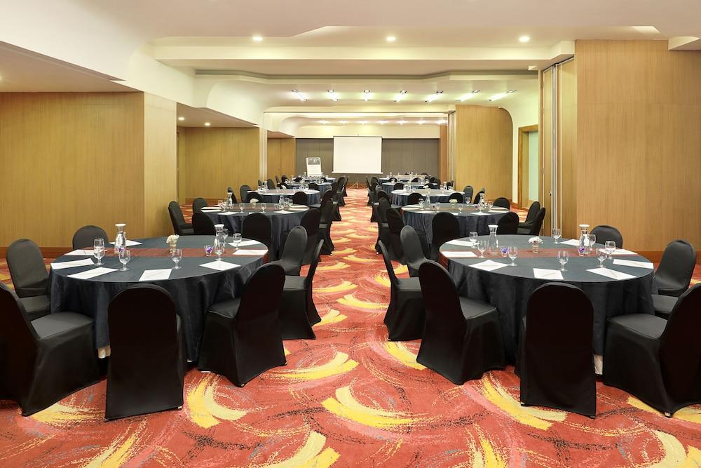 Mercure Bandung Nexa Supratman Εξωτερικό φωτογραφία